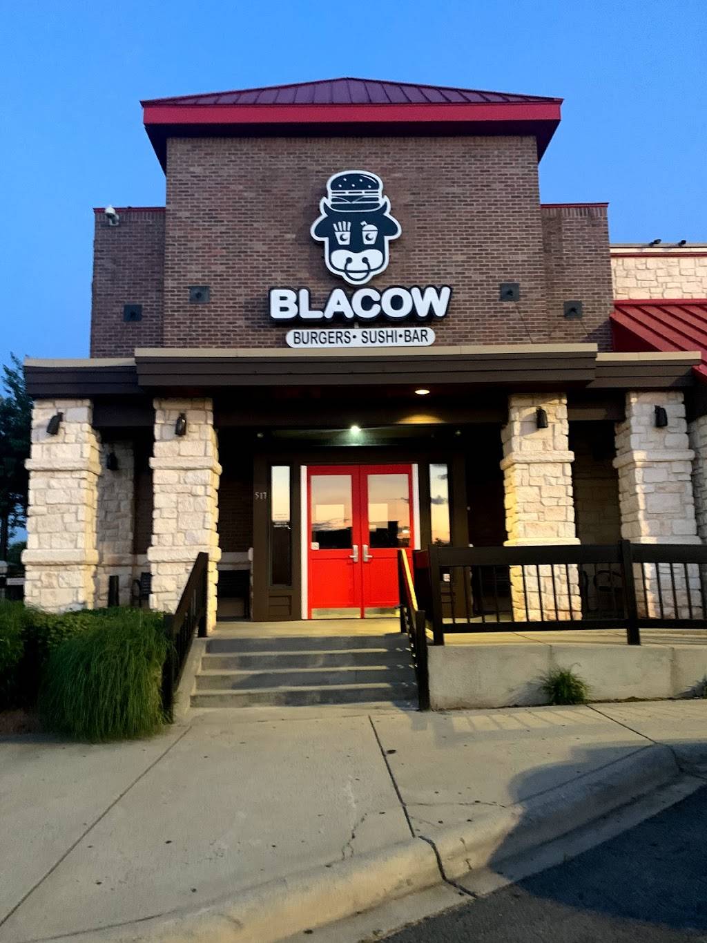 Blacow Burger Sushi & Bar | restaurant | 517 University Center Blvd, Charlotte, NC 28262, USA | 9802376985 OR +1 980-237-6985