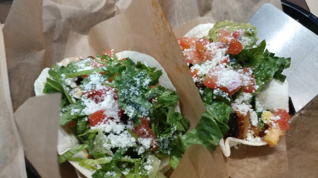 QDOBA Mexican Eats | restaurant | 42 Highland Commons W E, Hudson, MA 01749, USA | 9785670630 OR +1 978-567-0630