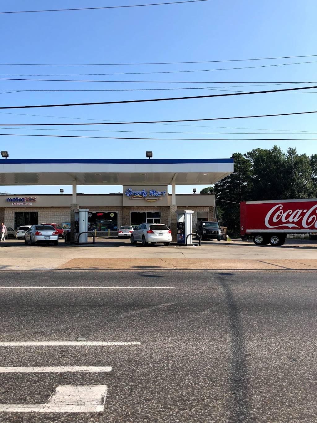 Grizzly Mart | restaurant | 1700 E Holmes Rd, Memphis, TN 38116, USA | 9013323300 OR +1 901-332-3300