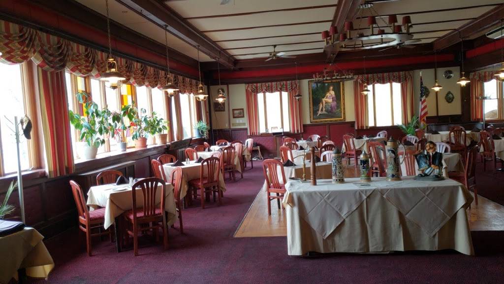 Carriage House | restaurant | 3351 NY-97, Barryville, NY 12719, USA | 8455570400 OR +1 845-557-0400