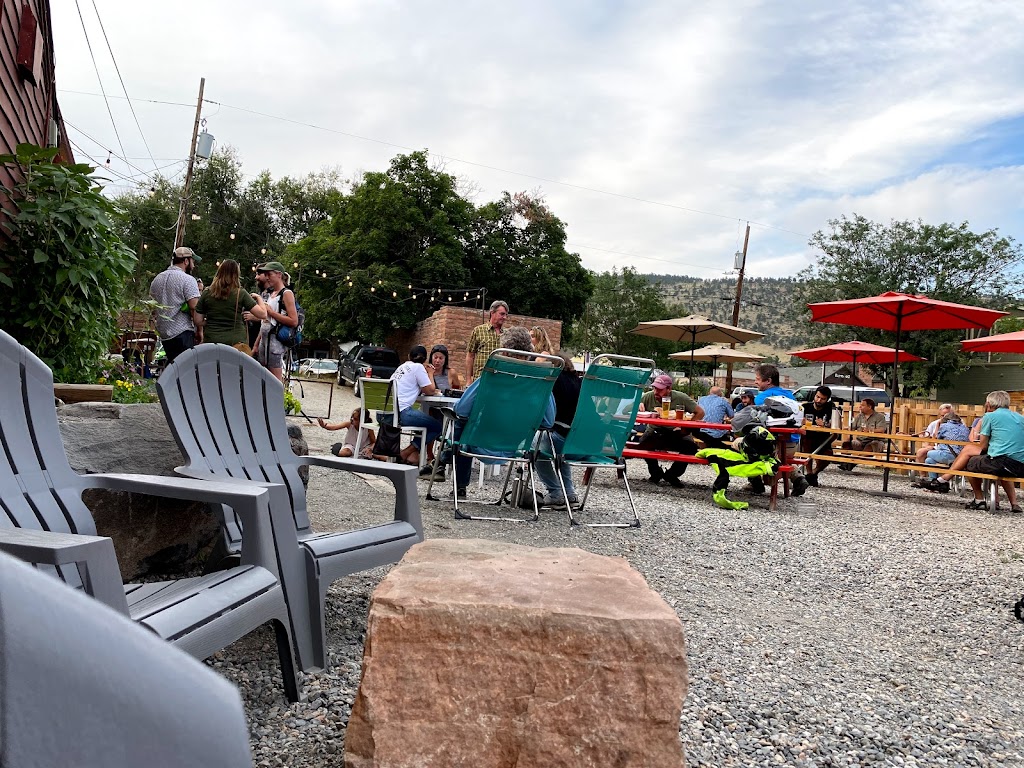 Kinfolk Pizza + Chicken | restaurant | 450 Main St, Lyons, CO 80540, USA | 7204008075 OR +1 720-400-8075