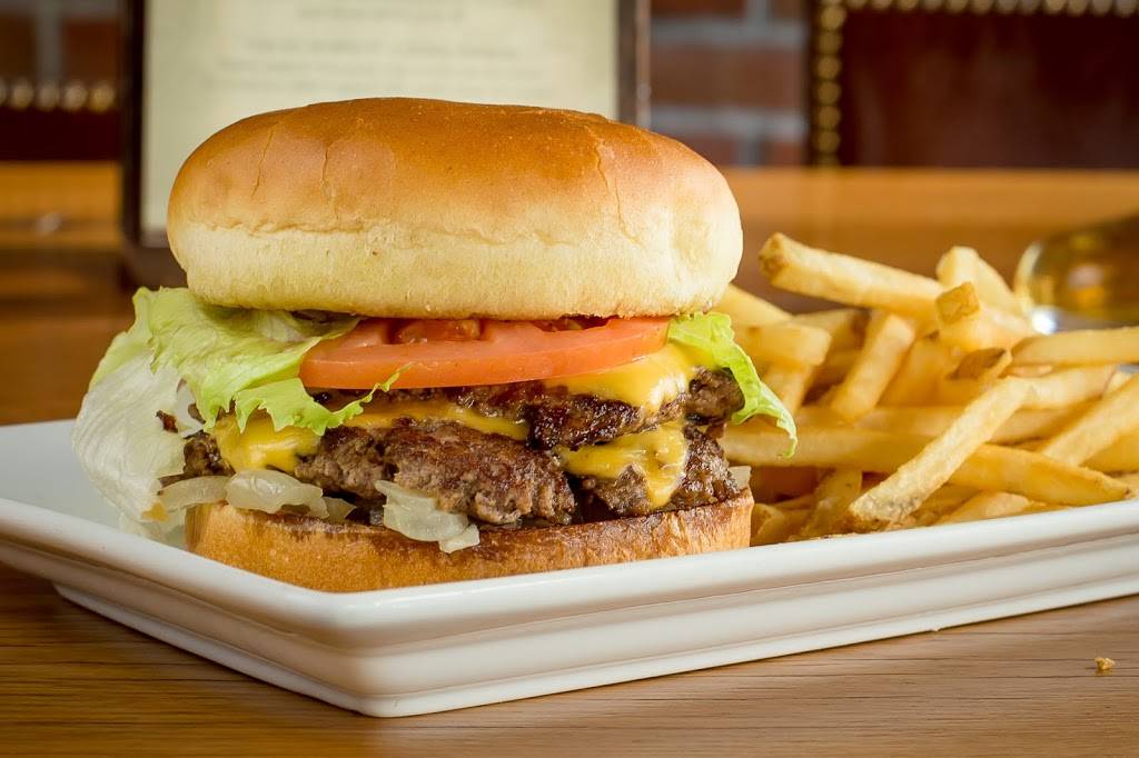 Miller Time Pub & Grill | restaurant | 509 W Wisconsin Ave, Milwaukee, WI 53203, USA | 4142712337 OR +1 414-271-2337