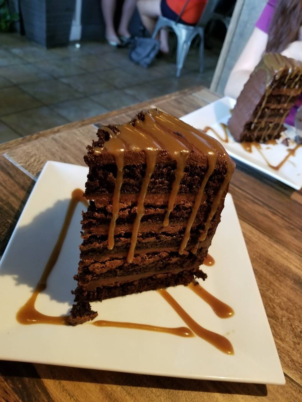 Shyndigz | restaurant | 1903 W Cary St, Richmond, VA 23220, USA | 8049383449 OR +1 804-938-3449