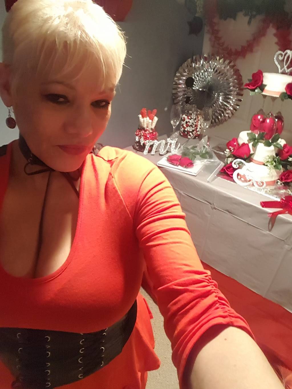 Bad To the Bone | restaurant | 12 Windsor Rd, Hamden, CT 06517, USA | 2032887888 OR +1 203-288-7888