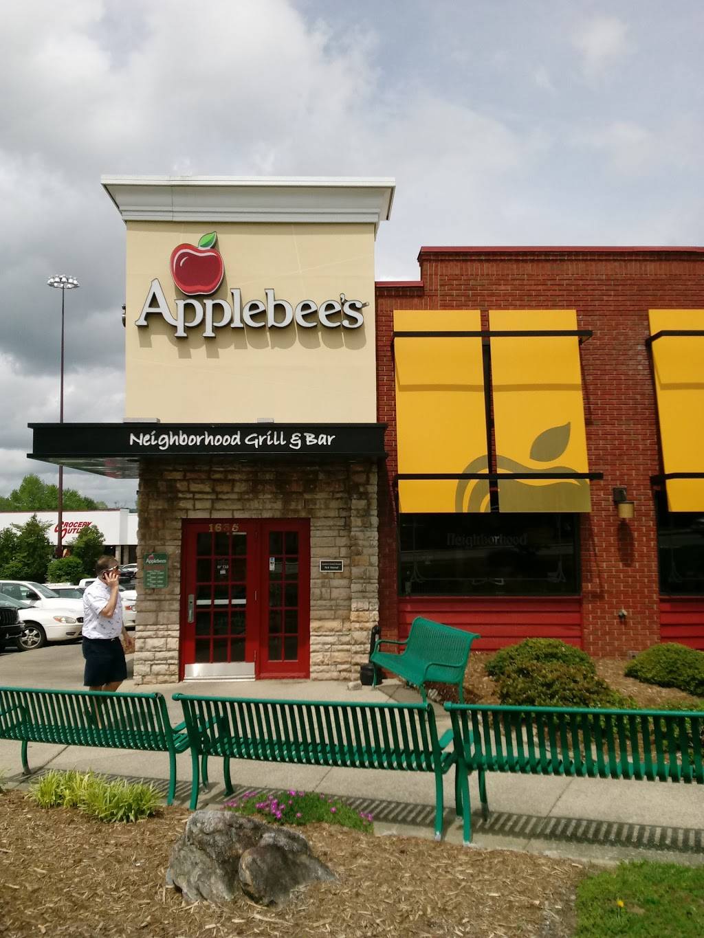 Applebees Grill + Bar | restaurant | 1635 4 Seasons Blvd, Hendersonville, NC 28792, USA | 8286923006 OR +1 828-692-3006