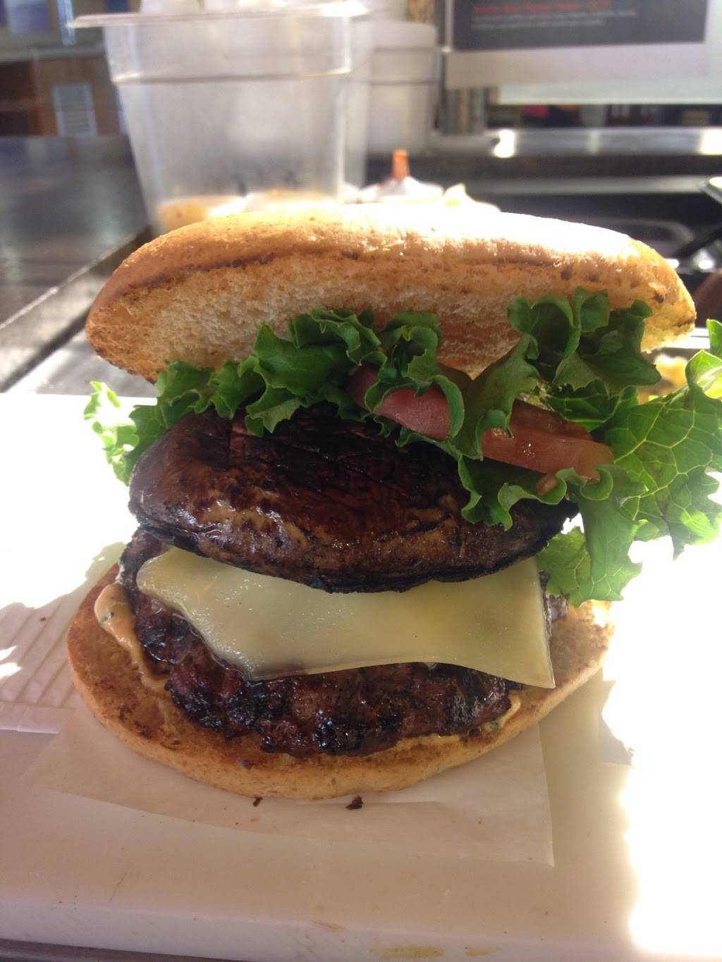 Canadian Grilling Company | restaurant | 68 University Ave unit c, Kingston, ON K7L 3N9, Canada | 6135332181 OR +1 613-533-2181