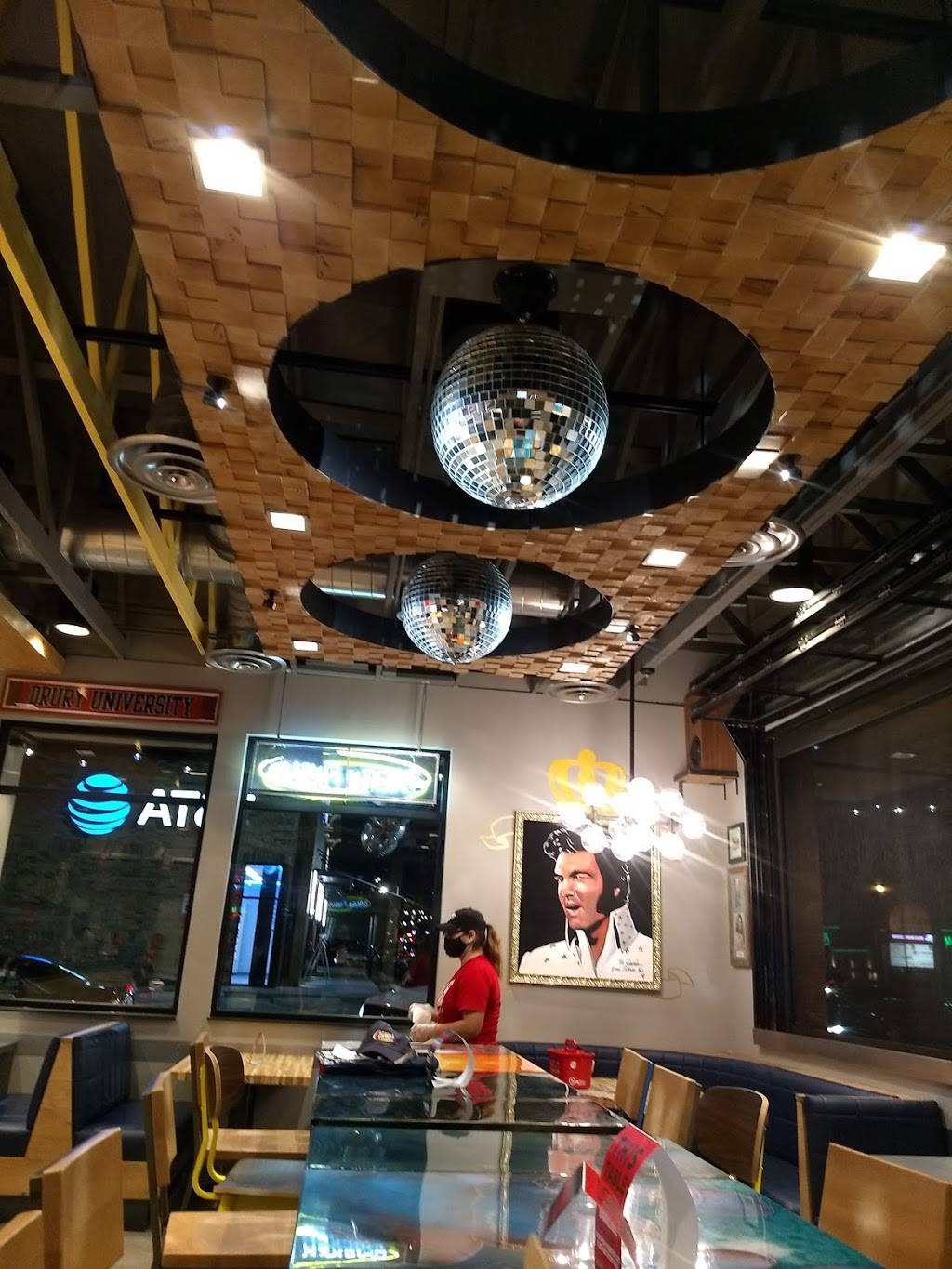 Raising Canes Chicken Fingers | meal takeaway | 321 W Sunshine St, Springfield, MO 65807, USA | 4178653378 OR +1 417-865-3378