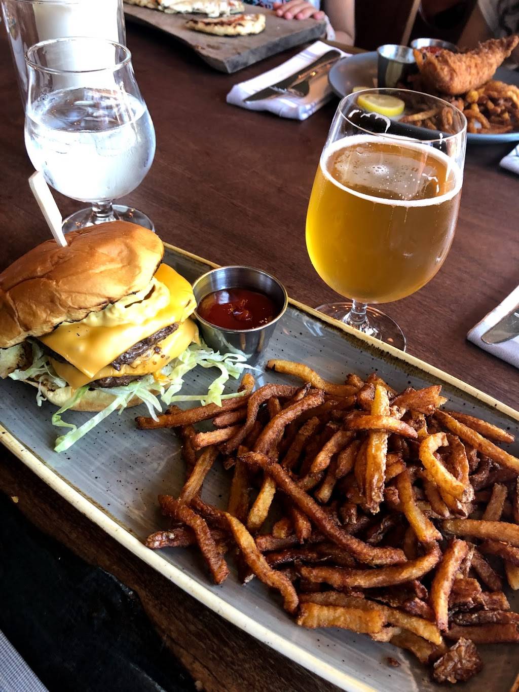 Brü Restaurant | restaurant | 142 Lakeshore Rd E, Oakville, ON L6J 1H4, Canada | 9058444400 OR +1 905-844-4400