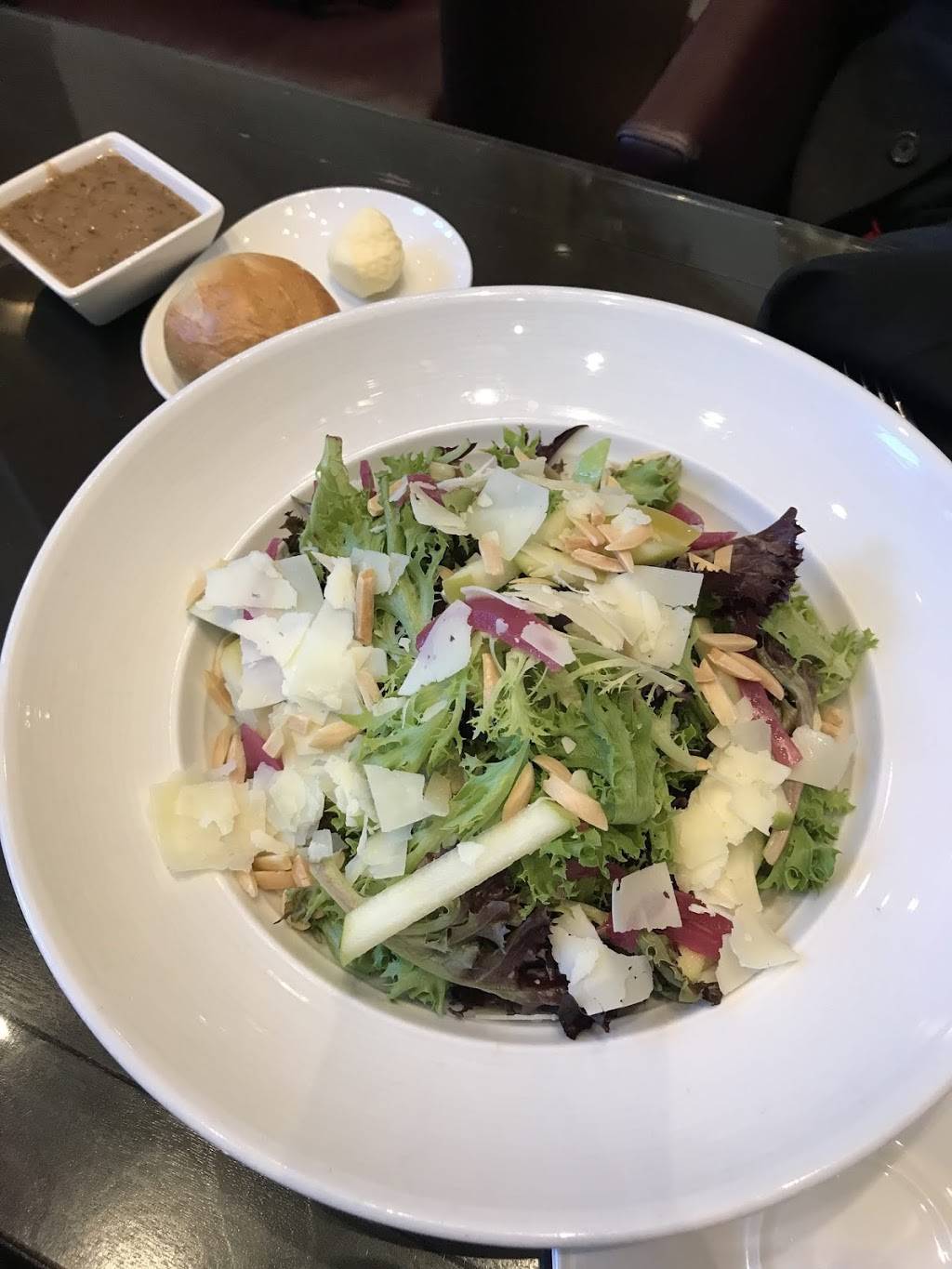 The Lobby Lounge | restaurant | E. Wacker Drive 323, Swissotel Chicago, Chicago, IL 60601, USA | 3125650565 OR +1 312-565-0565