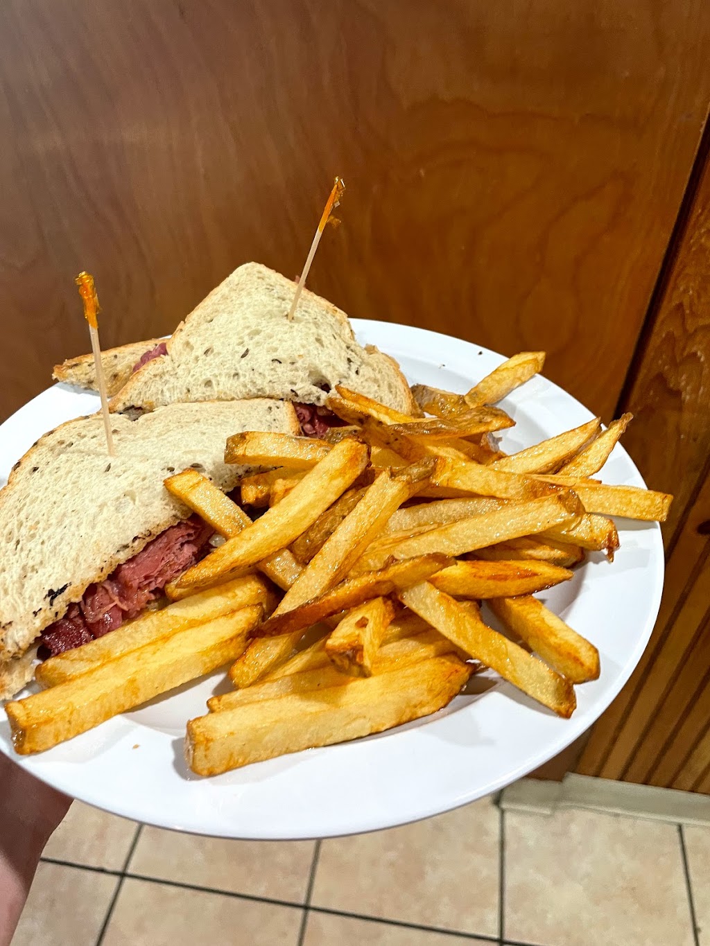 Welcome Home Diner | restaurant | 6 Lebanon St, Sanford, ME 04073, USA | 2074495109 OR +1 207-449-5109