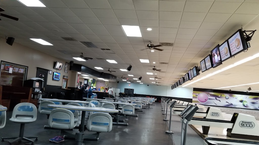 Main Street Lanes | restaurant | 2006 S Main St, Farmville, VA 23901, USA | 4343929916 OR +1 434-392-9916