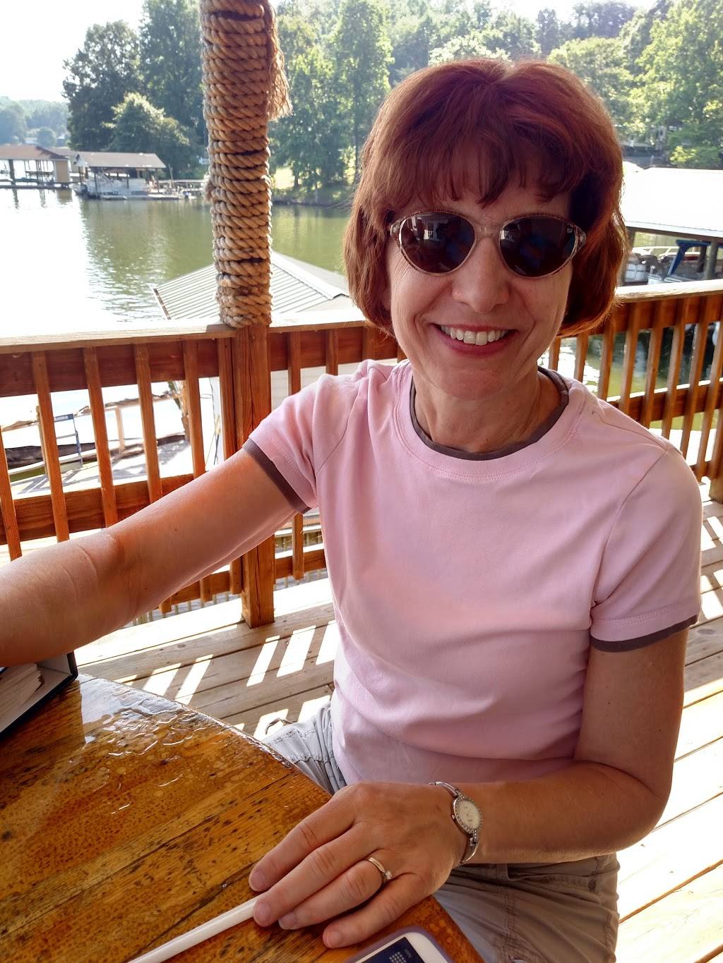 Magnum Point Marina & Restaurant | restaurant | 2200 Old Salem School Rd, Union Hall, VA 24176, USA | 5405763001 OR +1 540-576-3001