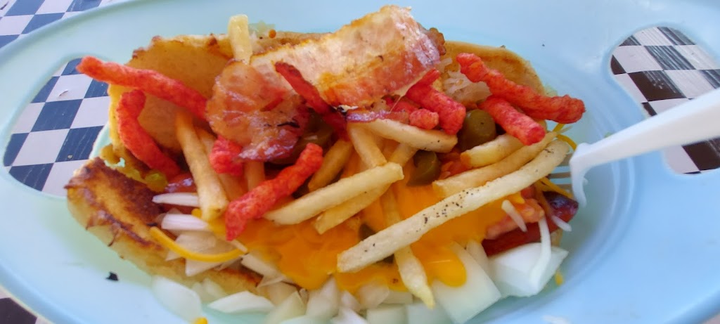 Hot Diggity Dog | restaurant | 16037 Pierce Ferry Rd, Dolan Springs, AZ 86441, USA | 9282494799 OR +1 928-249-4799