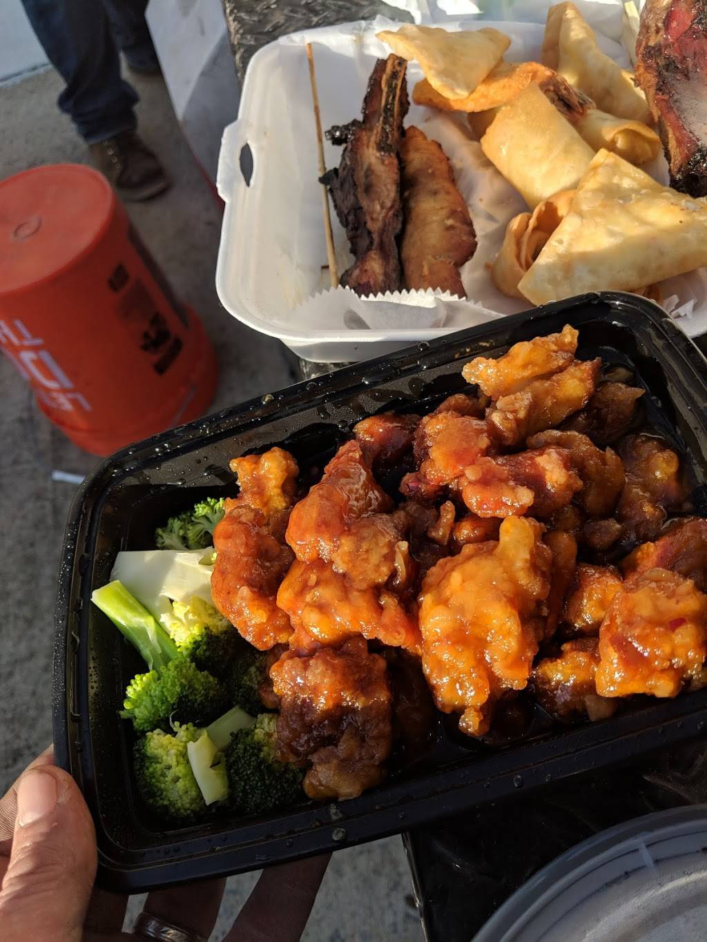 Chins Kitchen | restaurant | 6136 N Kings Hwy, Alexandria, VA 22303, USA | 7037654600 OR +1 703-765-4600