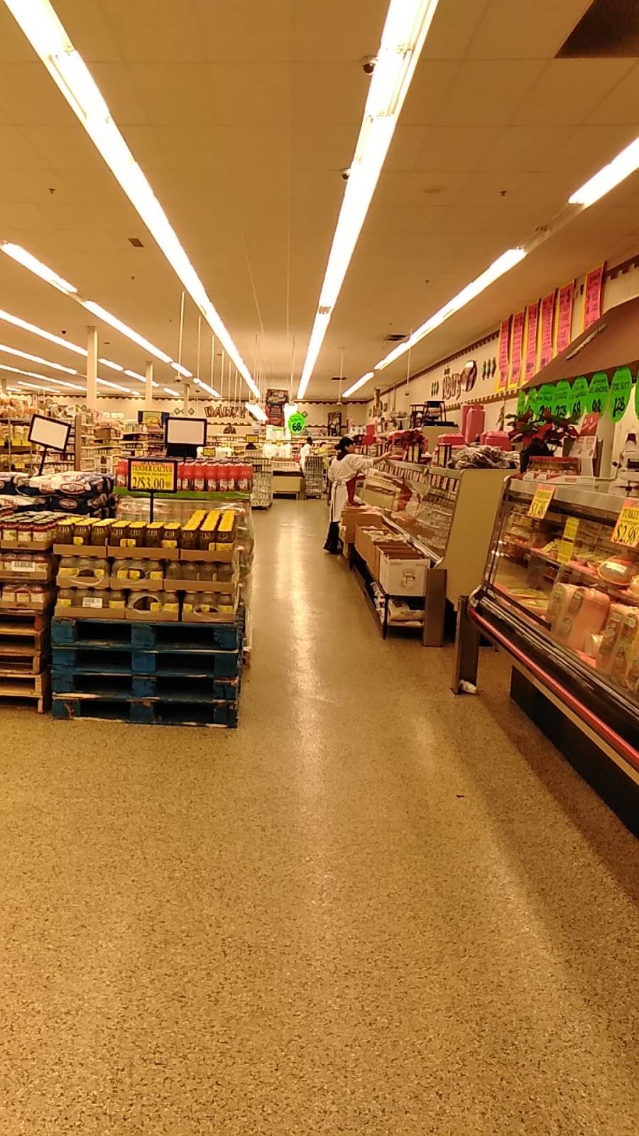 La Chiquita | restaurant | 1108 S Main St, Rockford, IL 61101, USA | 8159632997 OR +1 815-963-2997