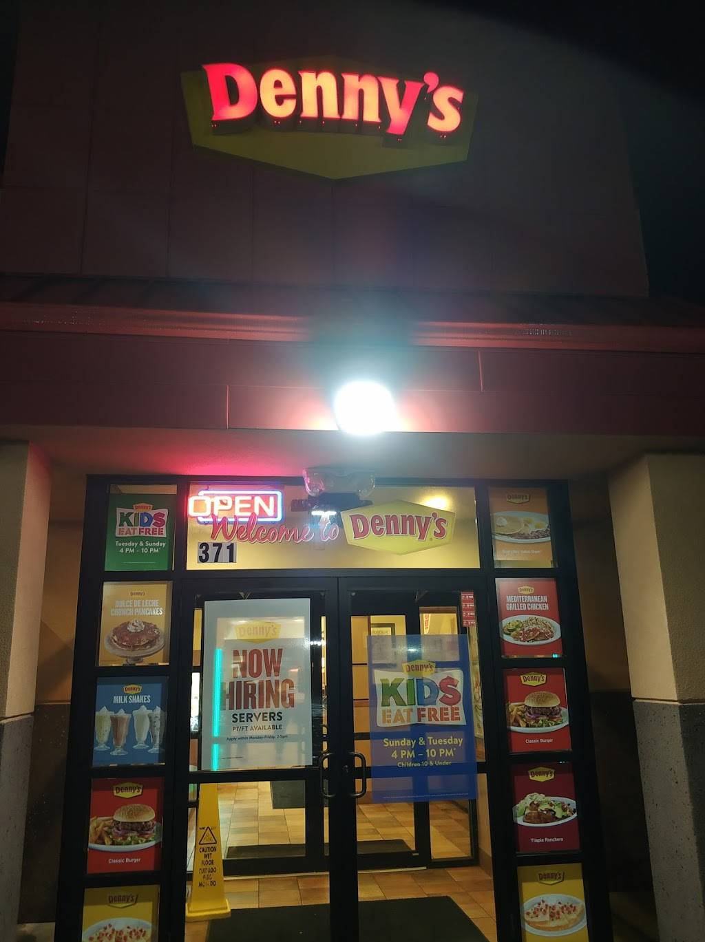 Dennys | restaurant | 371 Old Country Rd, Carle Place, NY 11514, USA | 5167439222 OR +1 516-743-9222