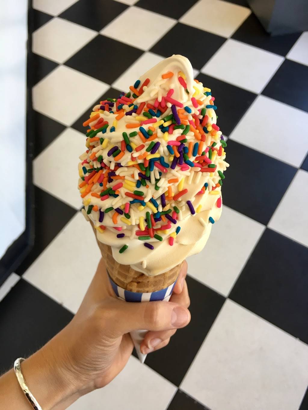 Mission Street Ice Cream & Yogurt - Featuring McConnells Fine I | restaurant | 201 W Mission St, Santa Barbara, CA 93101, USA | 8055692323 OR +1 805-569-2323