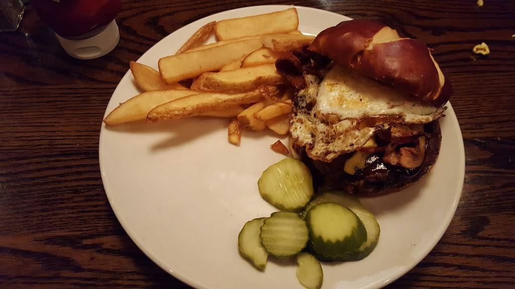 The Village Squire (Crystal Lake) | restaurant | 4818 Northwest Hwy, Crystal Lake, IL 60014, USA | 8154554130 OR +1 815-455-4130