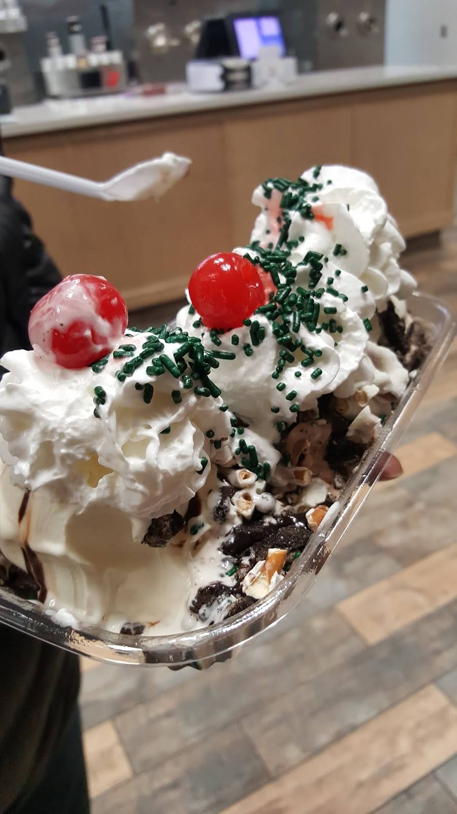 Oscars Frozen Custard | restaurant | 7041 S 27th St, Franklin, WI 53132, USA | 4143048700 OR +1 414-304-8700