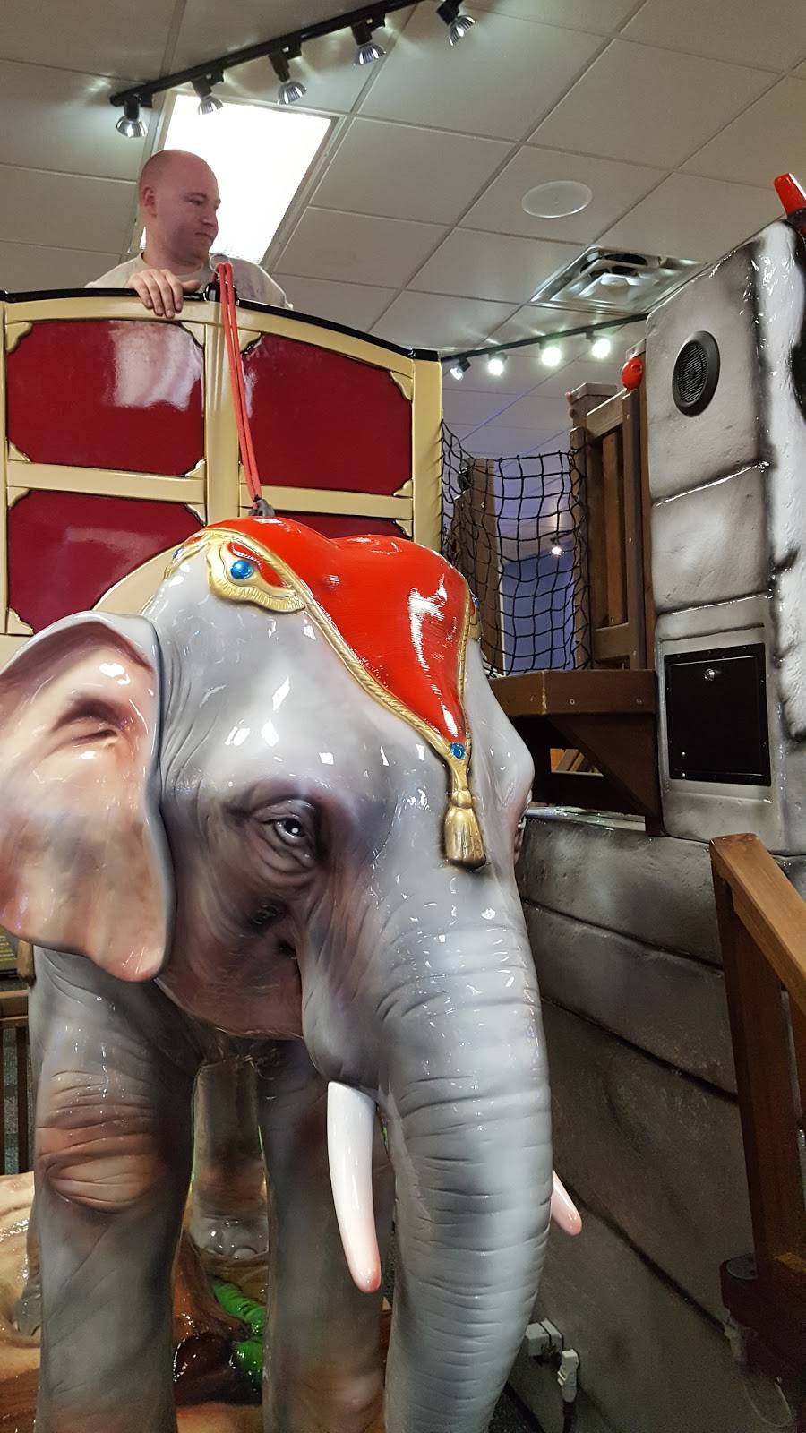 Chuck E. Cheese | restaurant | 18701 East 39th St S, Independence, MO 64057, USA | 8167957557 OR +1 816-795-7557