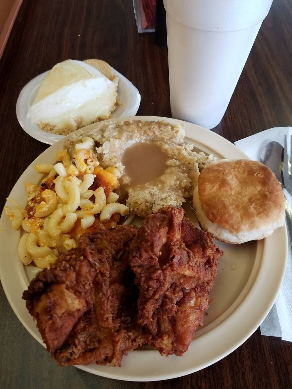 Redwood Cafeteria & Catering | restaurant | 2404 E River St, Anderson, SC 29621, USA | 8642250255 OR +1 864-225-0255