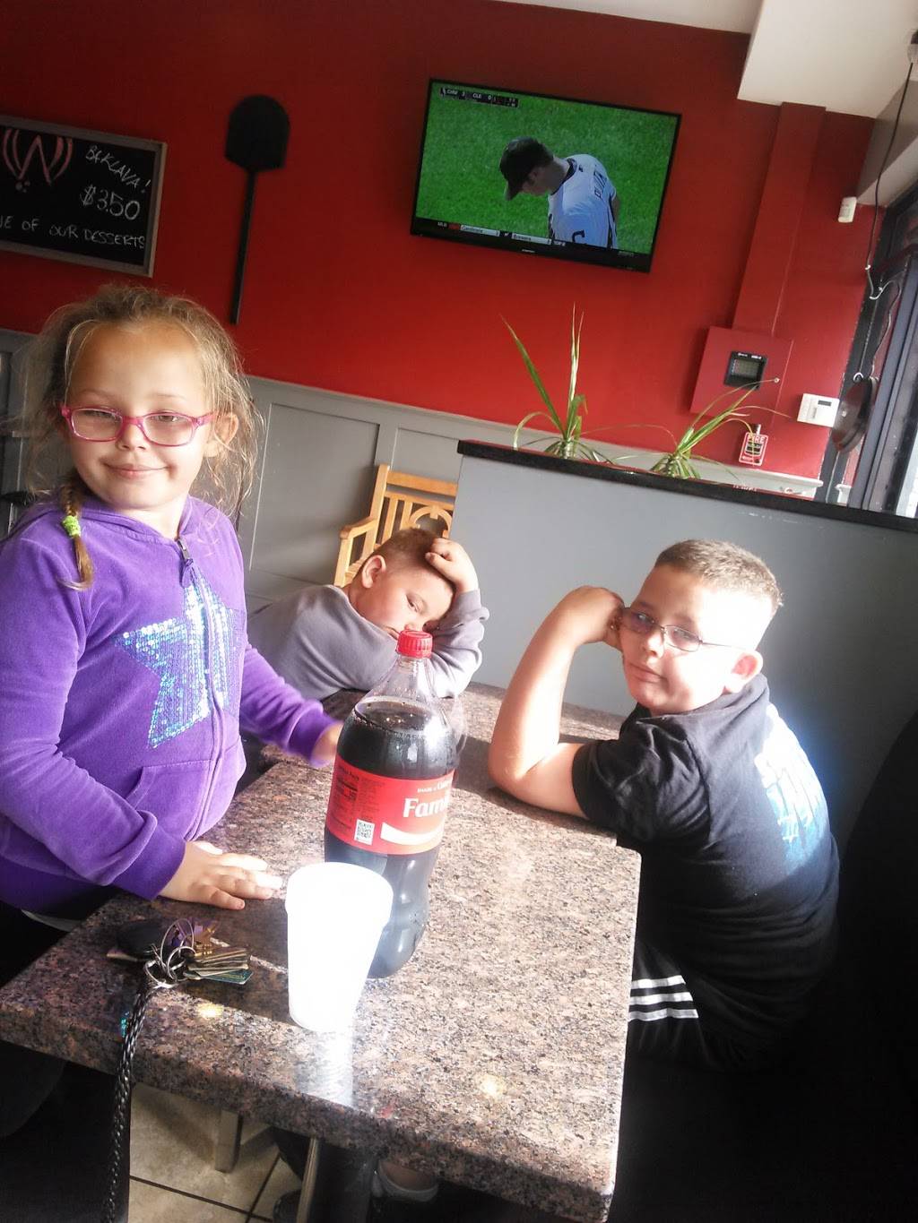 Demos Pizza Factory | restaurant | 1686 Warwick Ave, Warwick, RI 02889, USA | 4017321800 OR +1 401-732-1800