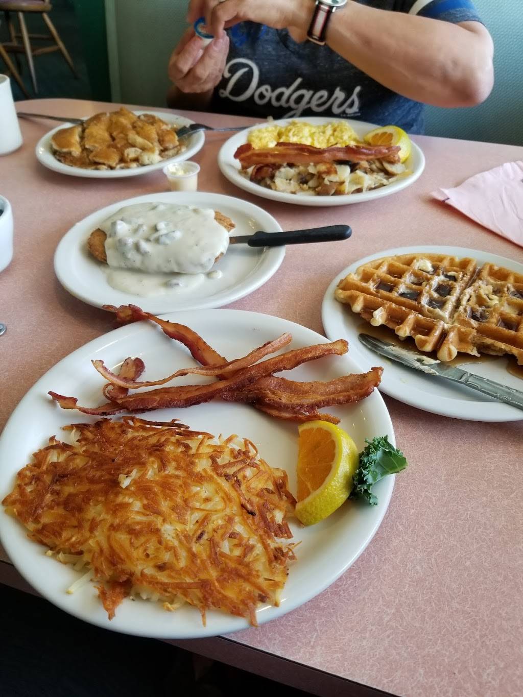 Country Waffles | restaurant | 7141 North Cedar Avenue # 102 # 102, Fresno, CA 93720, USA | 5592975217 OR +1 559-297-5217