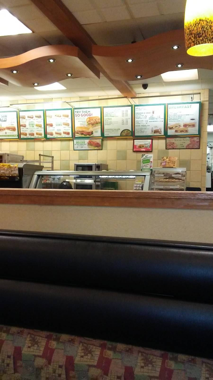 Subway | restaurant | 1200 W Main St, Peoria, IL 61606, USA | 3096733505 OR +1 309-673-3505