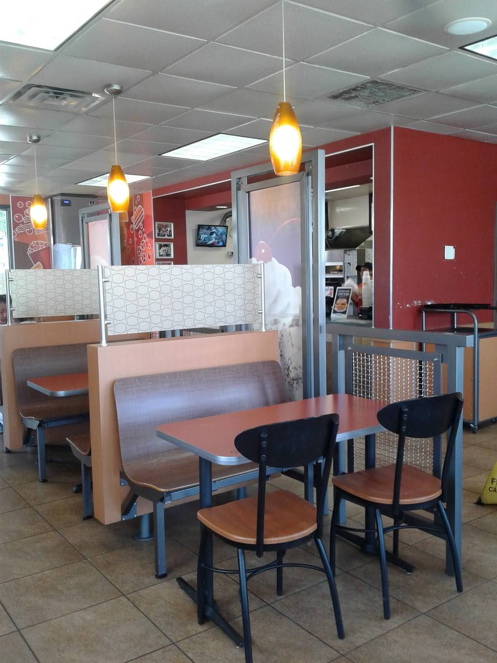 Jack in the Box | restaurant | 6355 E Mockingbird Ln, Dallas, TX 75214, USA | 2148267320 OR +1 214-826-7320