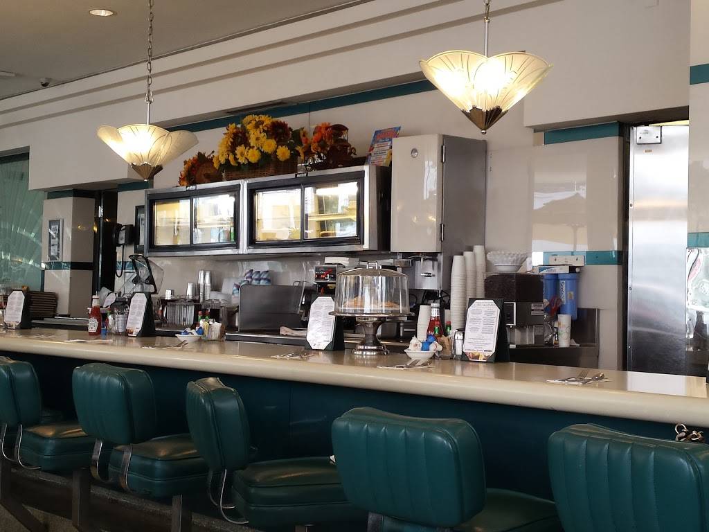 Horseless Carriage Restaurant | restaurant | 15505 Roscoe Blvd, North Hills, CA 91343, USA | 8187782014 OR +1 818-778-2014