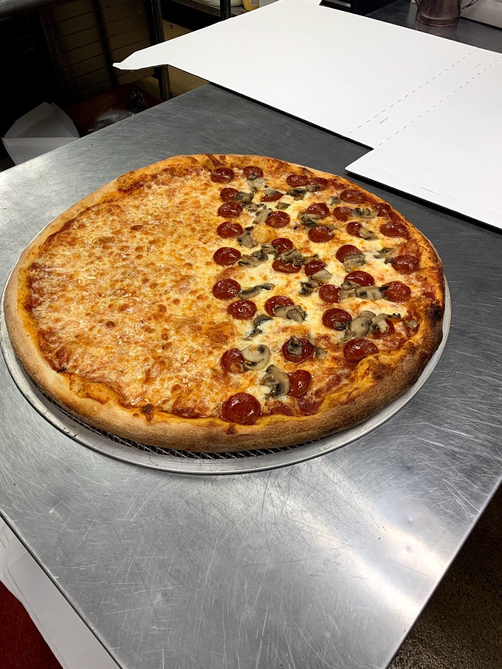 Nanas Pizzeria & Ristorante Italiana | restaurant | 22w535 Butterfield Rd, Glen Ellyn, IL 60137, USA | 6304749065 OR +1 630-474-9065