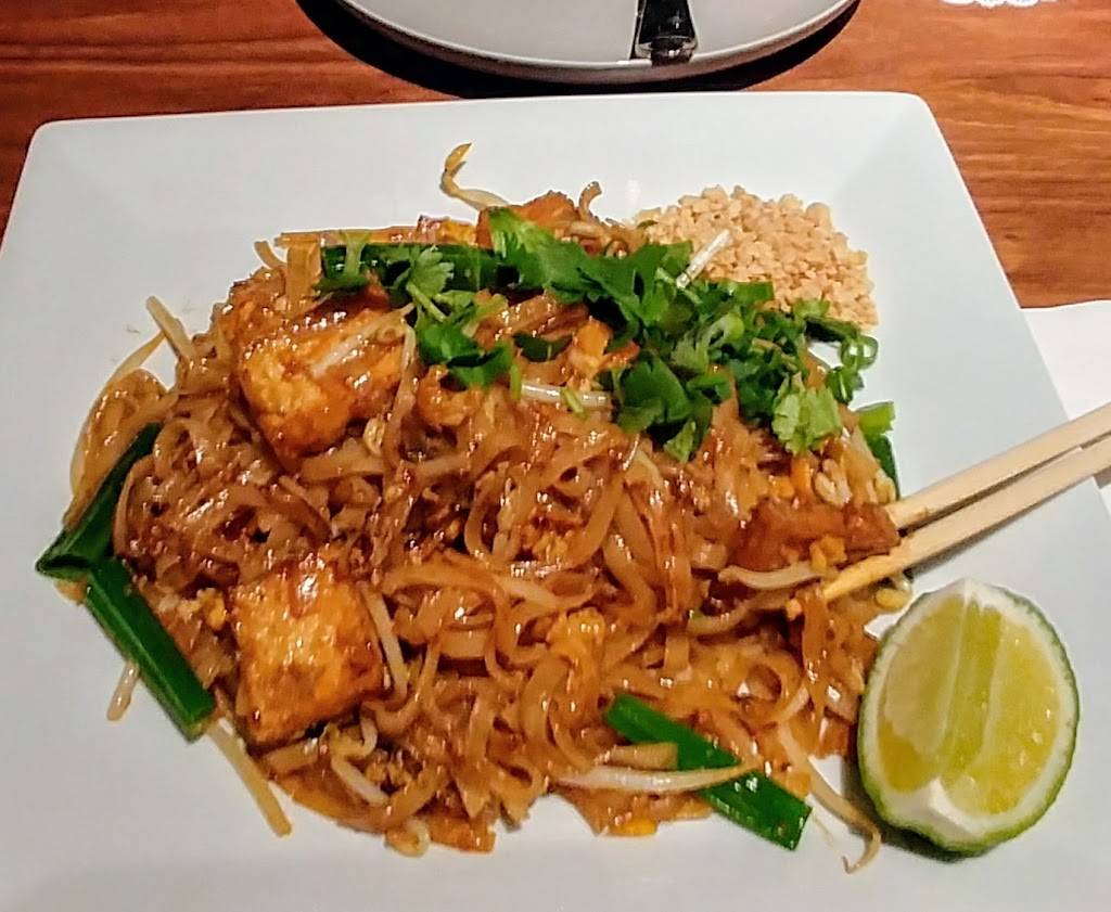 Q88 Pho & Sushi | restaurant | 7020 Huntley Rd #1, Carpentersville, IL 60110, USA | 2242932800 OR +1 224-293-2800