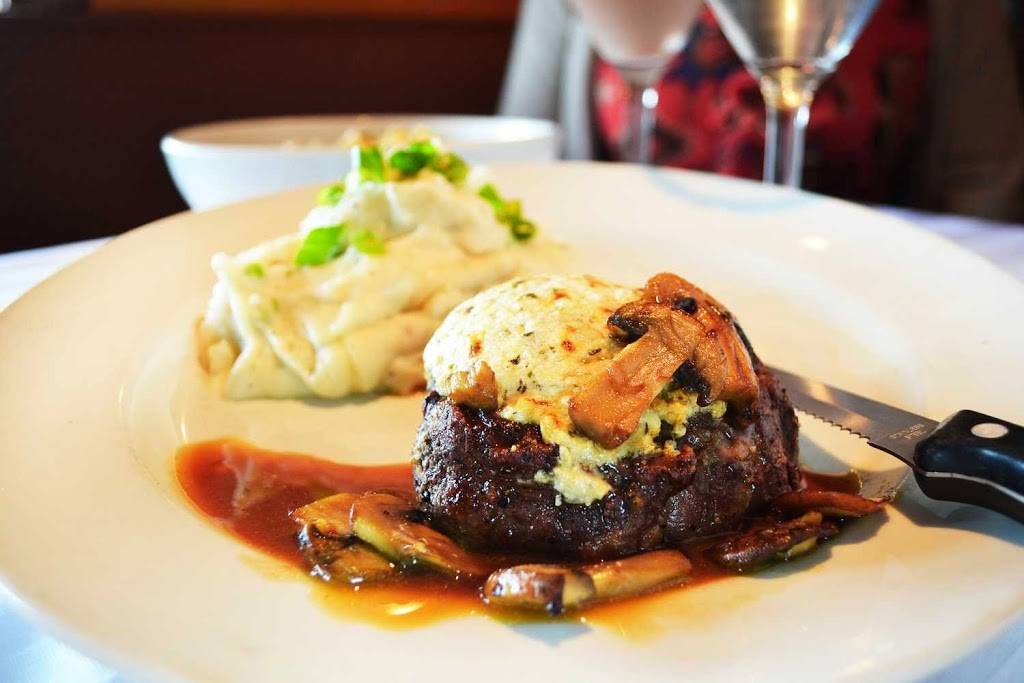 Travinia Italian Kitchen & Wine Bar | restaurant | 1605 Village Market Blvd SE #104, Leesburg, VA 20176, USA | 7037776511 OR +1 703-777-6511