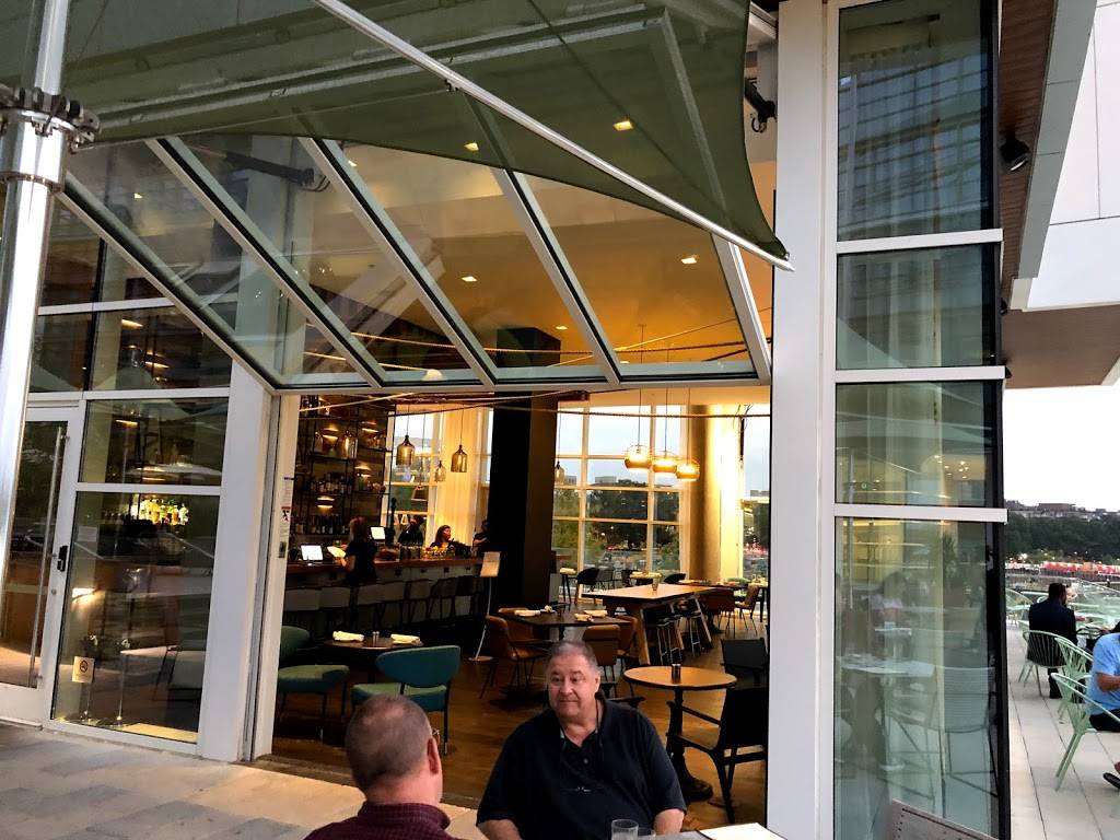 Canopy Central Cafe And Bar | restaurant | 975 7th St SW, Washington, DC 20024, USA | 2027302399 OR +1 202-730-2399