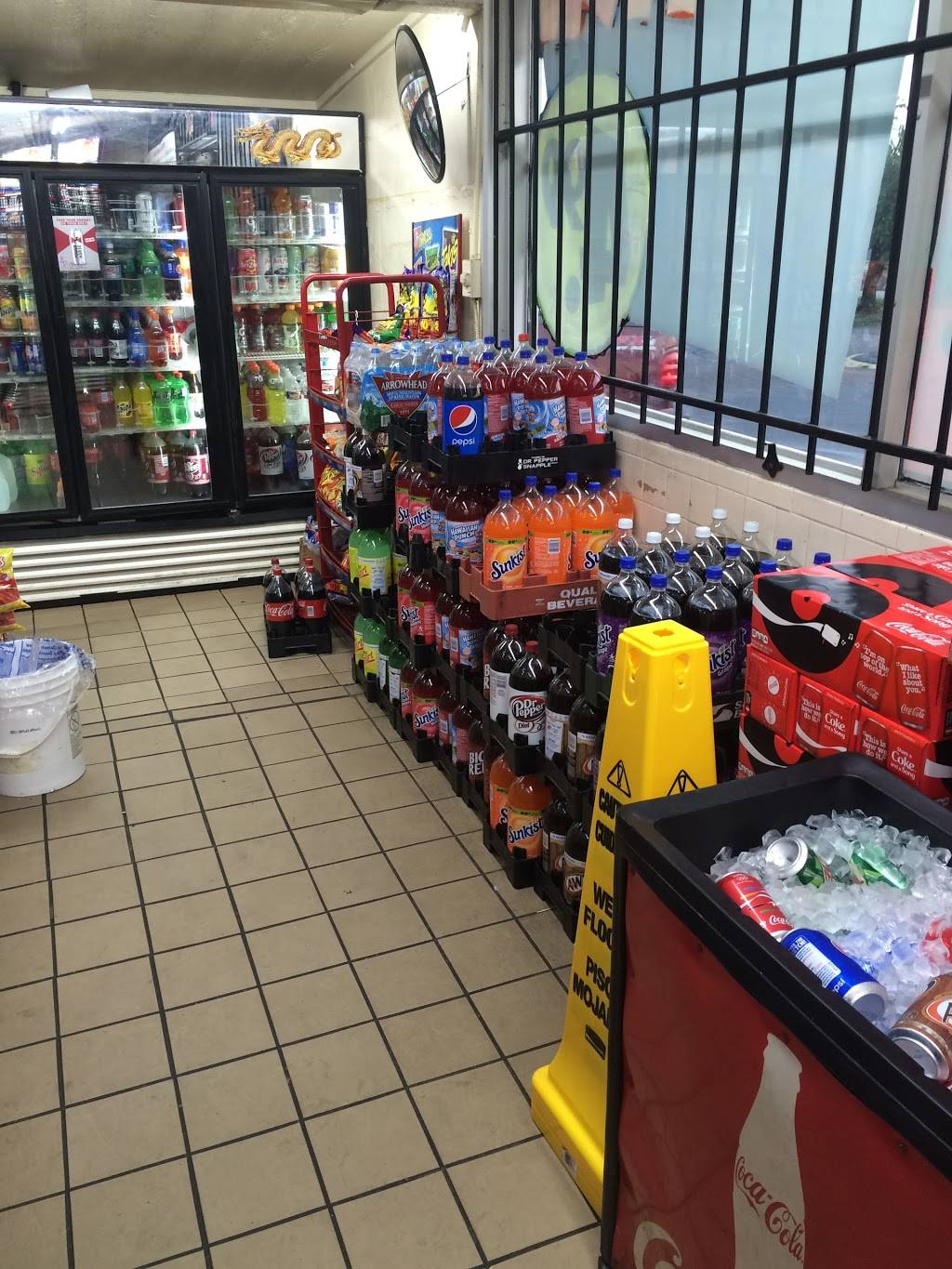 Lisas Chicken | restaurant | 1400 E Long Ave, Fort Worth, TX 76106, USA | 8176261190 OR +1 817-626-1190