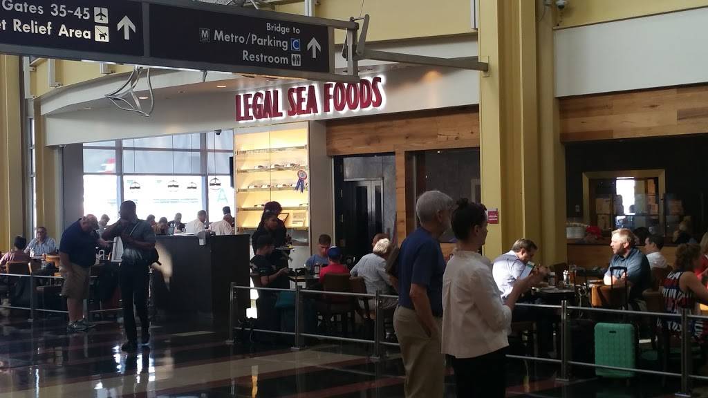 Legal Sea Foods | restaurant | Ronald Reagan Washington National Airport (DCA), 2401 S Smith Blvd, Arlington, VA 22202, USA | 5715515988 OR +1 571-551-5988