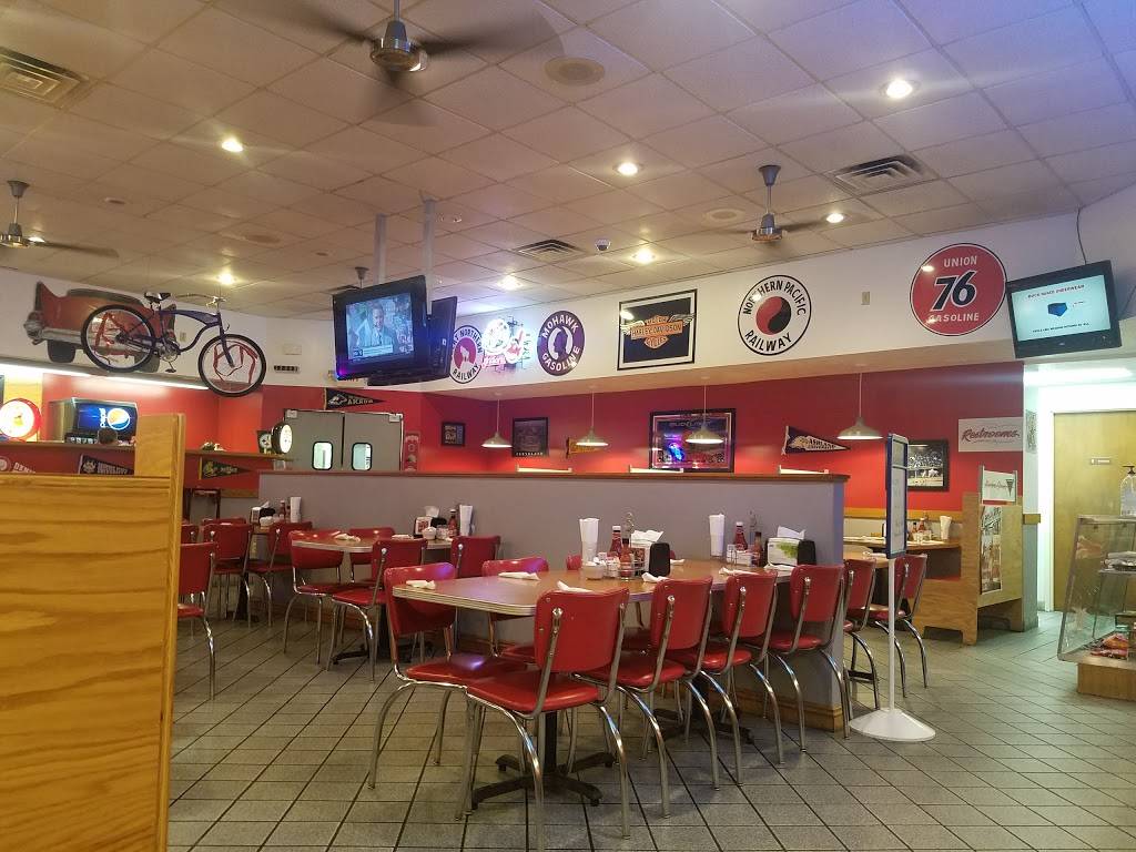 Minerva Classic 57 | restaurant | 317 E Lincolnway, Minerva, OH 44657, USA | 3308683684 OR +1 330-868-3684