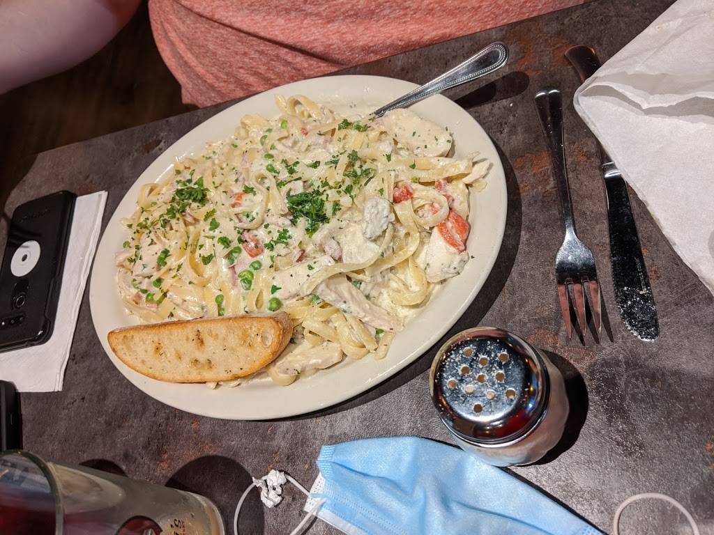 Salvatoris Auburn | restaurant | 170 Smaltz Way, Auburn, IN 46706, USA | 2603333507 OR +1 260-333-3507