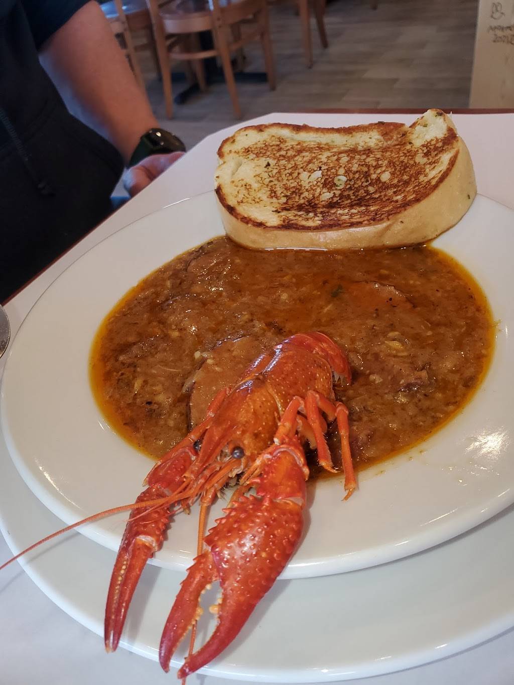 The Saucy Crab | restaurant | 1315 E Armour Rd, Bourbonnais, IL 60914, USA | 8156143595 OR +1 815-614-3595