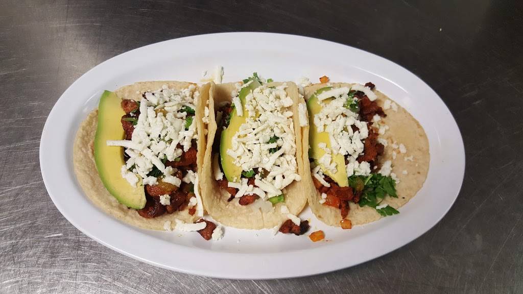 Chulas Sports Cantina | night club | 11095 East Fwy, Houston, TX 77029, USA | 7134557300 OR +1 713-455-7300