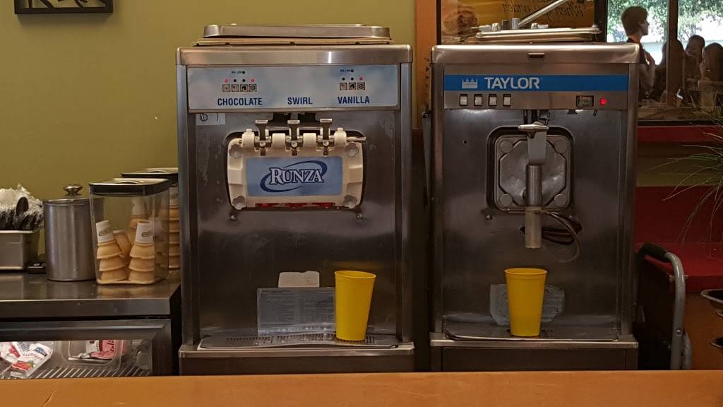 Runza Restaurant | restaurant | 2101 W 2nd St, Hastings, NE 68901, USA | 4024639491 OR +1 402-463-9491