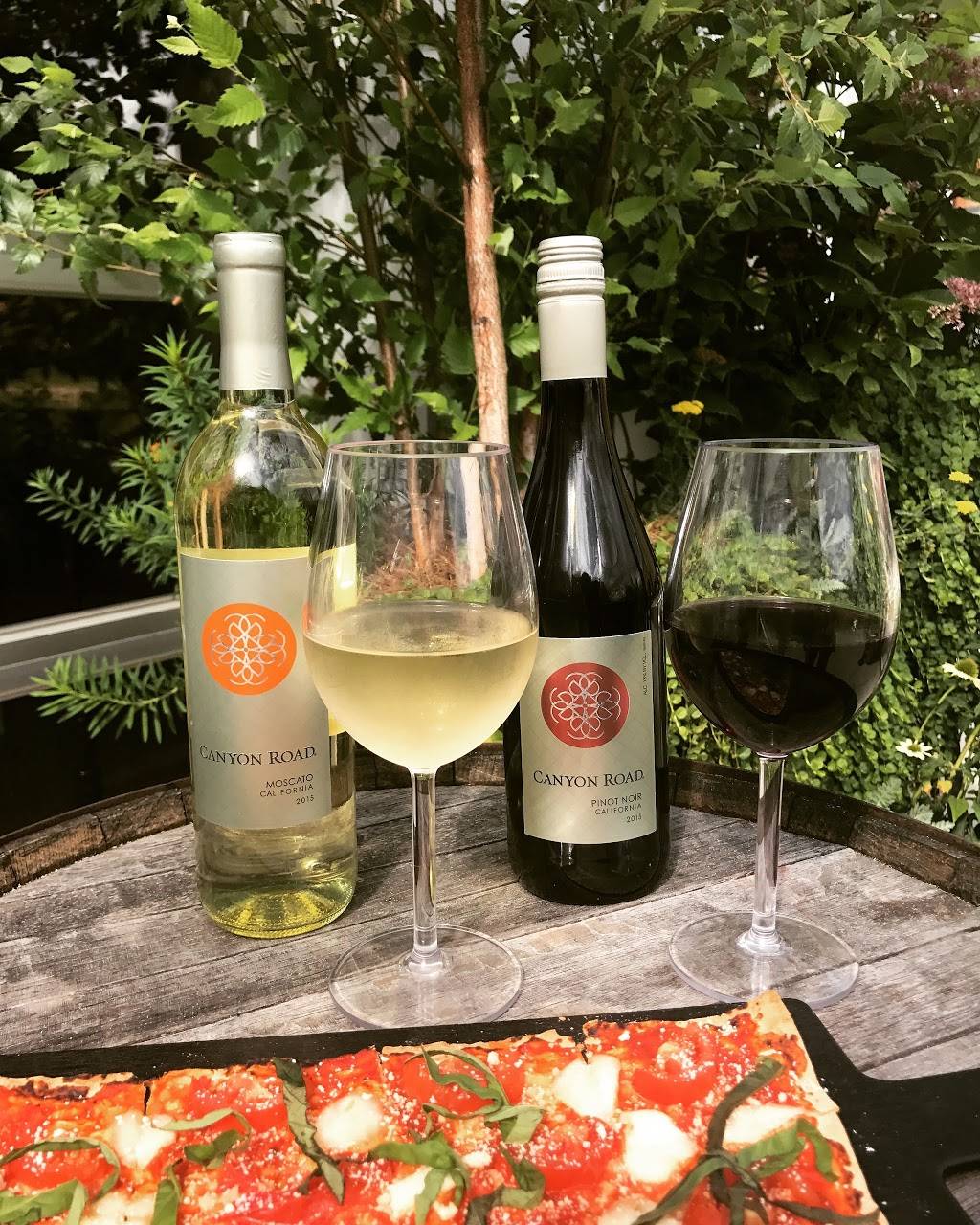 Callback Bar | restaurant | 33 E Laurel St, Philadelphia, PA 19123, USA | 2156066555 OR +1 215-606-6555