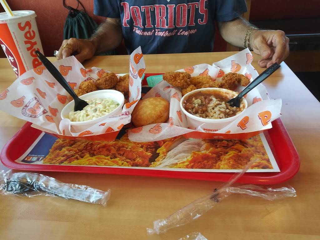 Popeyes Louisiana Kitchen | restaurant | 107 Coggeshall St, New Bedford, MA 02746, USA | 7744252983 OR +1 774-425-2983