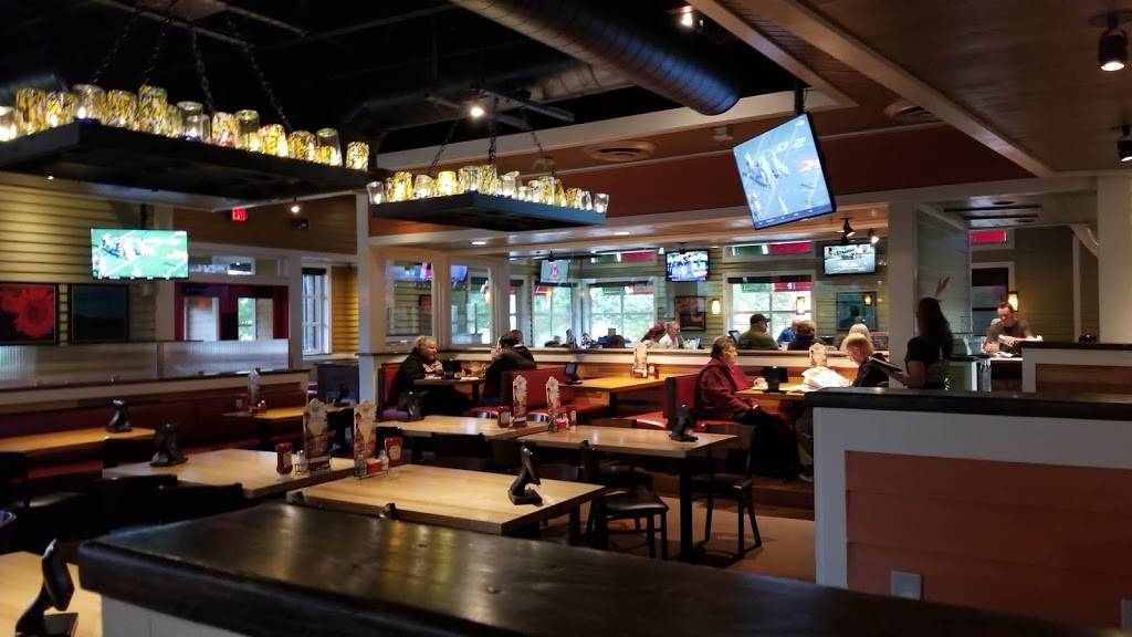 Chilis Grill & Bar | meal takeaway | 151 River Rd, Lisbon, CT 06351, USA | 8603765862 OR +1 860-376-5862