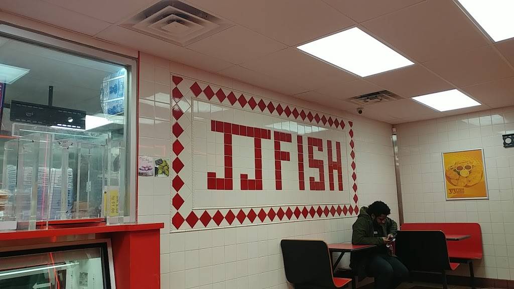 J J Fish & Chicken | restaurant | 1955 W Capitol Dr, Milwaukee, WI 53206, USA | 4148734747 OR +1 414-873-4747