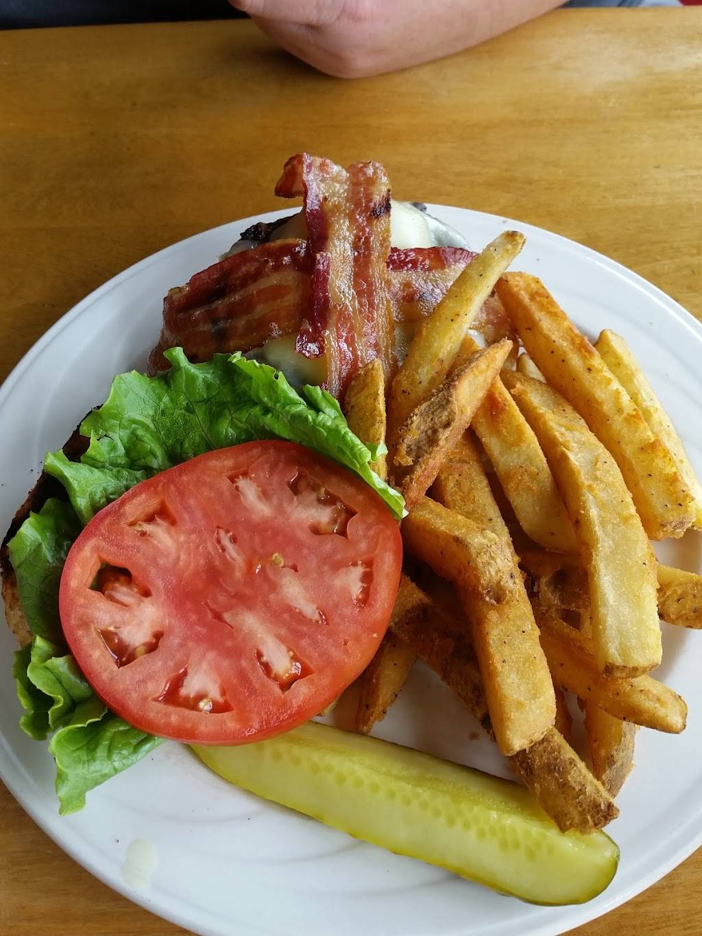 Flying Goose Brew Pub | restaurant | 40 Andover Road, New London, NH 03257, USA | 6035266899 OR +1 603-526-6899