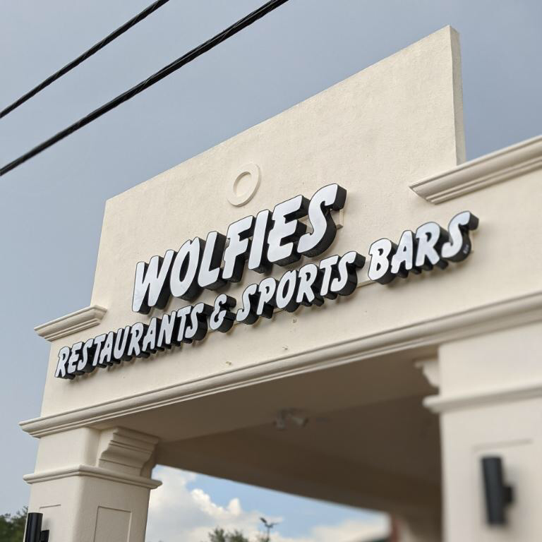 Wolfies Restaurants & Sports Bars | restaurant | 2329 Hwy 6, Sugar Land, TX 77478, USA | 2819800009 OR +1 281-980-0009
