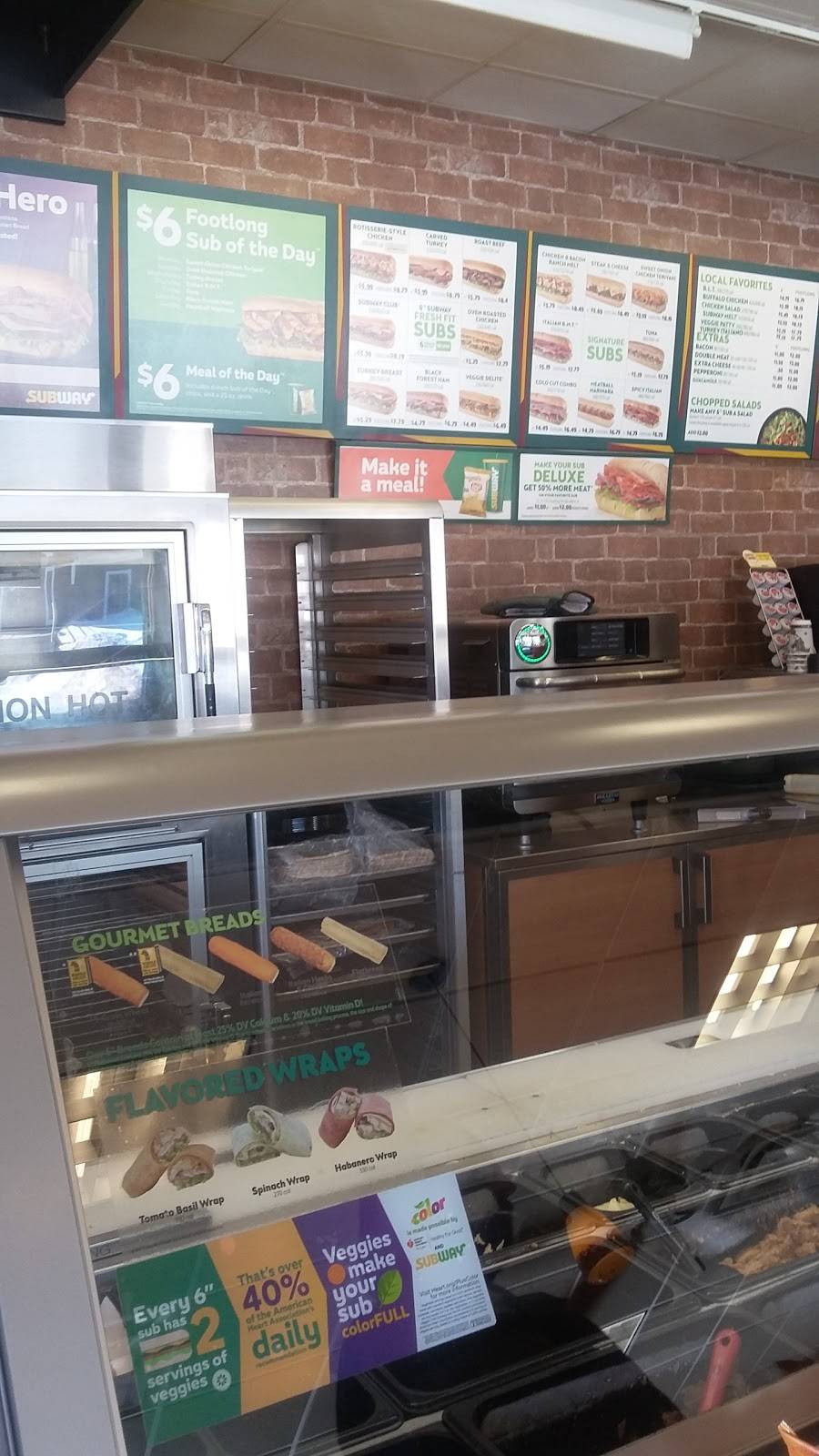 Subway Restaurants | restaurant | 615 Main St, Westbrook, ME 04092, USA | 2078543287 OR +1 207-854-3287