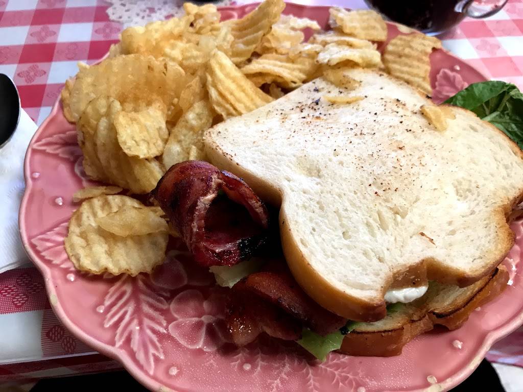 Old Mountain Inn | restaurant | 13132 CA-9, Boulder Creek, CA 95006, USA | 8313382211 OR +1 831-338-2211