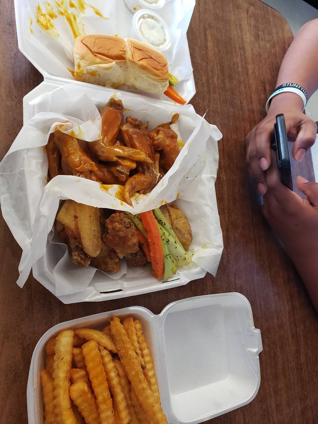 Chings Hot Wings | meal takeaway | 1264 Getwell Rd, Memphis, TN 38111, USA | 9017435545 OR +1 901-743-5545